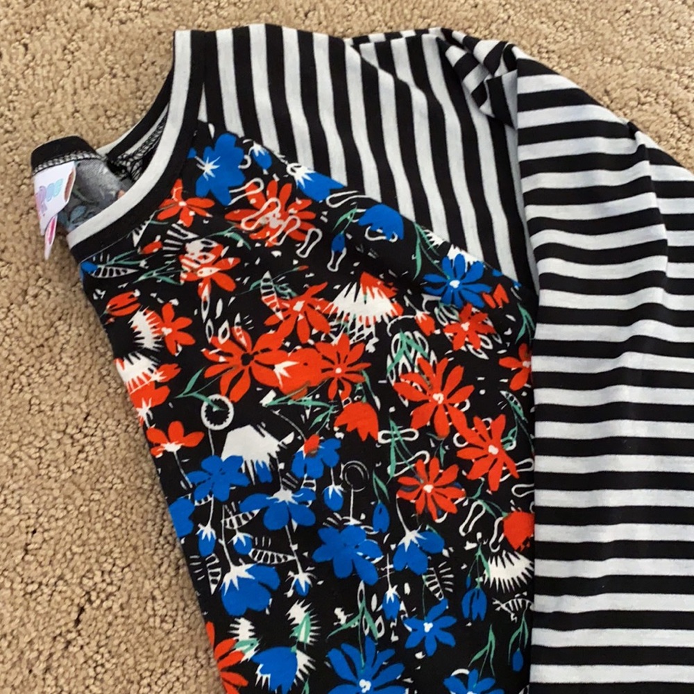 Perfect condition Lularoe Randy tee - Picture 2 of 2